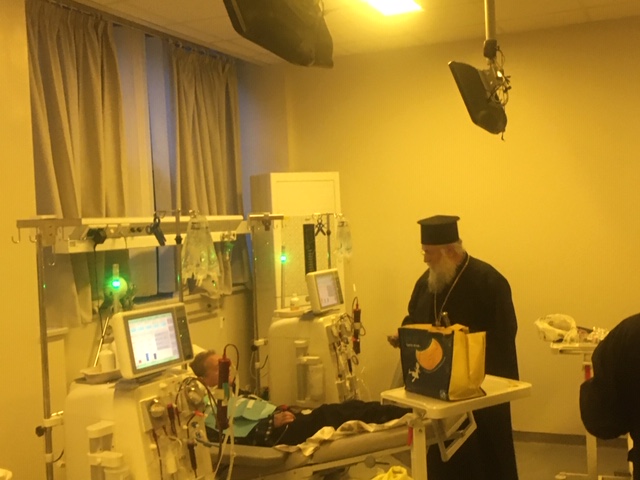 Ο ΜΗΤΡΟΠΟΛΙΤΗΣ ΚΕΡΚΥΡΑΣ ΚΟΝΤΑ ΣΤΟΥΣ ΕΜΠΕΡΙΣΤΑΤΟΥΣ (4)