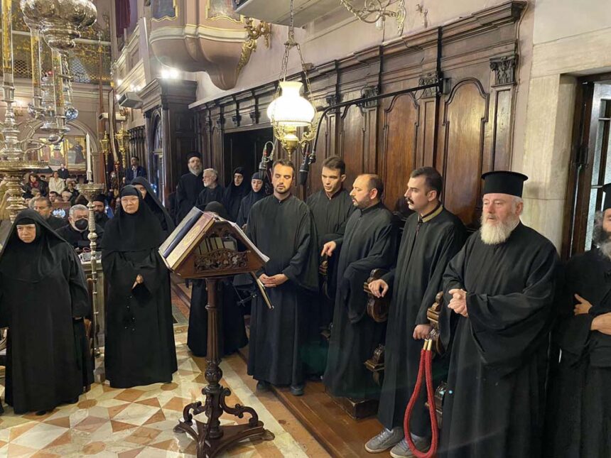 ΘΕΙΑ ΛΕΙΤΟΥΡΓΙΑ ΓΙΑ ΤΗΝ ΣΥΜΠΛΗΡΩΣΗ 20 ΧΡΟΝΩΝ ΑΠΟ ΤΗΝ ΕΝΘΡΟΝΙΣΗ ΤΟΥ ΜΗΤΡΟΠΟΛΙΤΗ ΚΕΡΚΥΡΑΣ 11