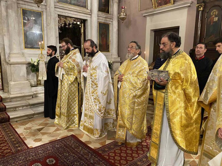 ΘΕΙΑ ΛΕΙΤΟΥΡΓΙΑ ΓΙΑ ΤΗΝ ΣΥΜΠΛΗΡΩΣΗ 20 ΧΡΟΝΩΝ ΑΠΟ ΤΗΝ ΕΝΘΡΟΝΙΣΗ ΤΟΥ ΜΗΤΡΟΠΟΛΙΤΗ ΚΕΡΚΥΡΑΣ 12