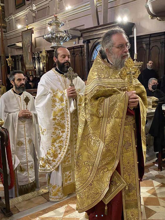 ΘΕΙΑ ΛΕΙΤΟΥΡΓΙΑ ΓΙΑ ΤΗΝ ΣΥΜΠΛΗΡΩΣΗ 20 ΧΡΟΝΩΝ ΑΠΟ ΤΗΝ ΕΝΘΡΟΝΙΣΗ ΤΟΥ ΜΗΤΡΟΠΟΛΙΤΗ ΚΕΡΚΥΡΑΣ 15