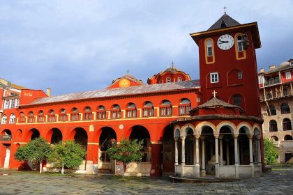 Προσφορά τροφίμων και ειδών πρώτης ανάγκης από την Ιερά Μονή Βατοπεδίου στην Ιερά Μητρόπολη Κερκύρας