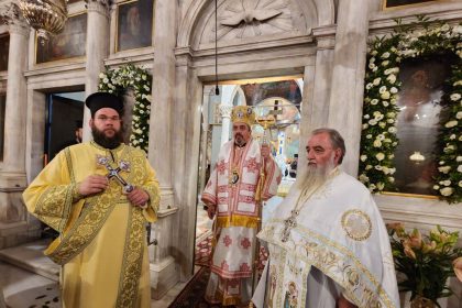ΘΕΙΑ ΛΕΙΤΟΥΡΓΙΑ ΣΤΟ ΙΕΡΟ ΠΡΟΣΚΥΝΗΜΑ ΤΟΥ ΑΓΙΟΥ ΣΠΥΡΙΔΩΝΟΣ ΣΤΗΝ ΚΕΡΚΥΡΑ ΓΙΑ ΤΟ ΘΑΥΜΑ ΤΟΥ ΑΓΙΟΥ (2)