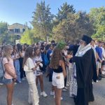 Ο ΜΗΤΡΟΠΟΛΙΤΗΣ ΚΕΡΚΥΡΑΣ ΣΤΟΥΣ ΑΓΙΑΣΜΟΥΣ ΤΩΝ ΣΧΟΛΕΙΩΝ (11)