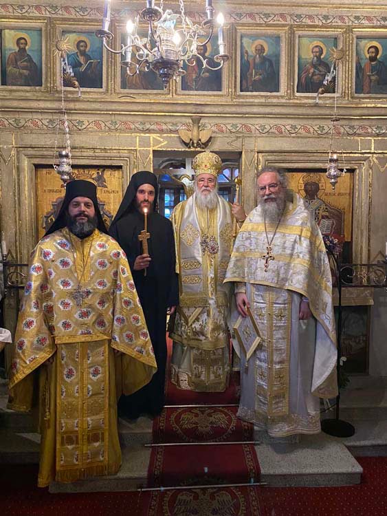 ΚΟΥΡΑ ΜΟΝΑΧΟΥ ΣΤΗΝ ΜΗΤΡΟΠΟΛΗ ΚΕΡΚΥΡΑΣ (14)