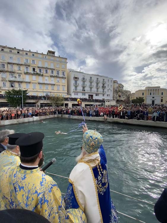 Ο ΑΓΙΑΣΜΟΣ ΤΩΝ ΥΔΑΤΩΝ ΣΤΗΝ ΚΕΡΚΥΡΑ (19)