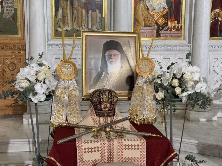 p mitropolitis kerkyras sta tirana (2)