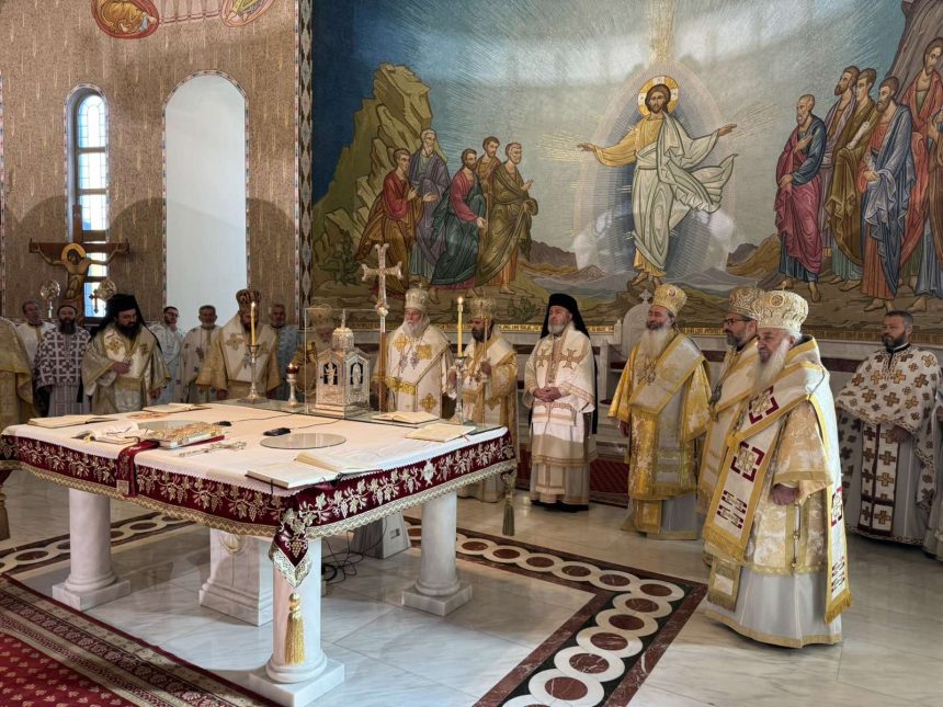 p mitropolitis kerkyras sta tirana (5)