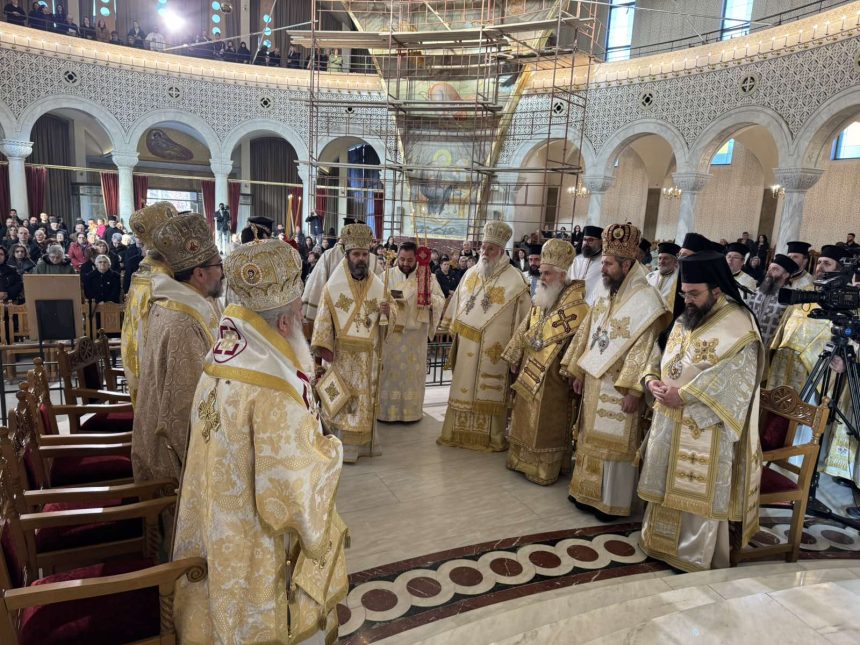 p mitropolitis kerkyras sta tirana (8)