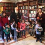 Ο ΜΗΤΡΟΠΟΛΙΤΗΣ ΚΕΡΚΥΡΑΣ ΜΕ ΤΑ ΠΑΙΔΙΑ ΤΟΥ ΒΡΕΦΟΝΗΠΙΑΚΟΥ (1)